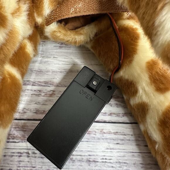 Vintage Geoffrey Giraffe Toys R Us 18 inch Talking Plush 2000 Stuffed Animal - Picture 10 of 10